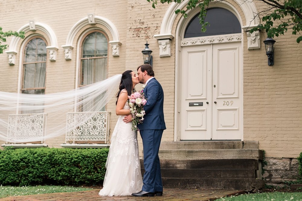 East Ivy Mansion Elegant Spring Wedding | Amy Allmand photography
