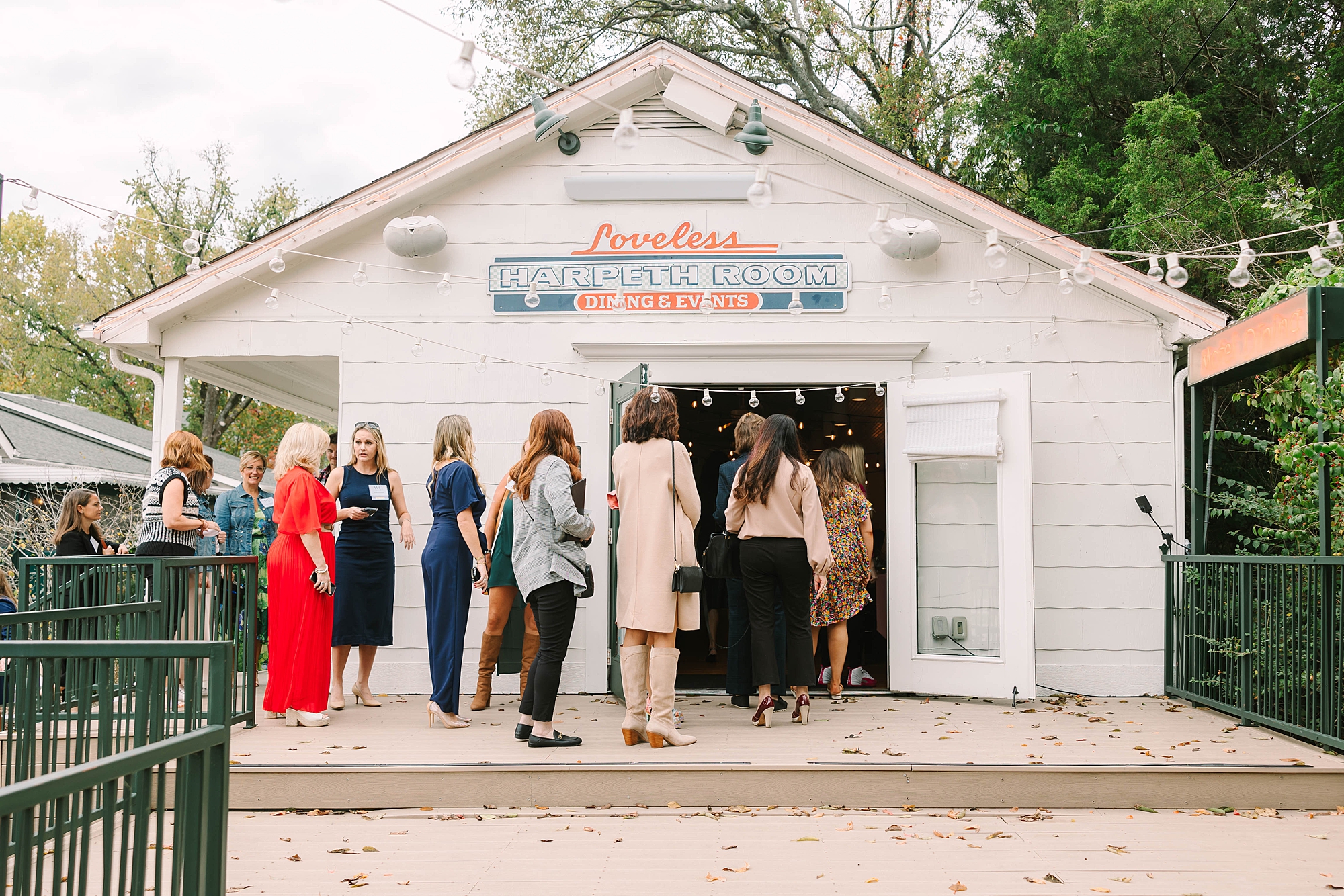 women walk into Loveless Cafe during Tennessee Women Connect Live Event